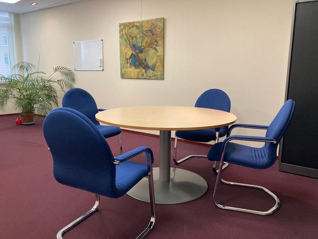 kamertafel4stoelen.jpg